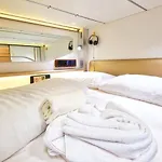 Capsule מלון קפסולה 2*