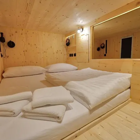 Capsule hotel Capsule