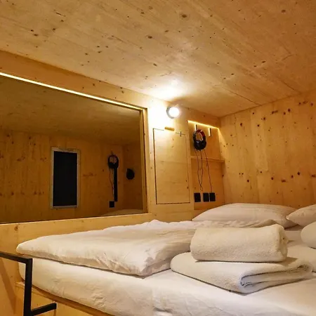Kapselhotell Capsule *