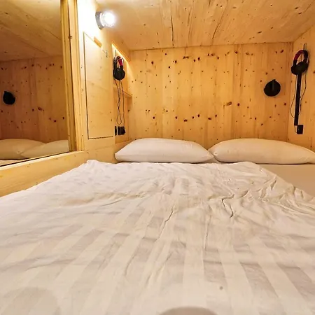 Capsule hotel Capsule *