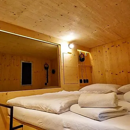 Capsule Capsule hotel