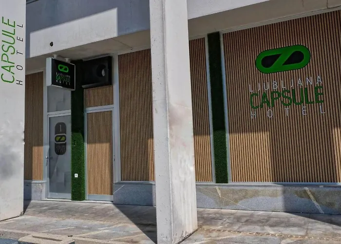 Kapselhotel Capsule 2*