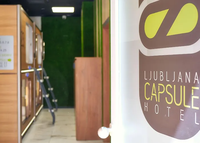 Kapselhotel Capsule 2*